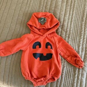 NWOT Pumpkin costume sz 12-18 mo